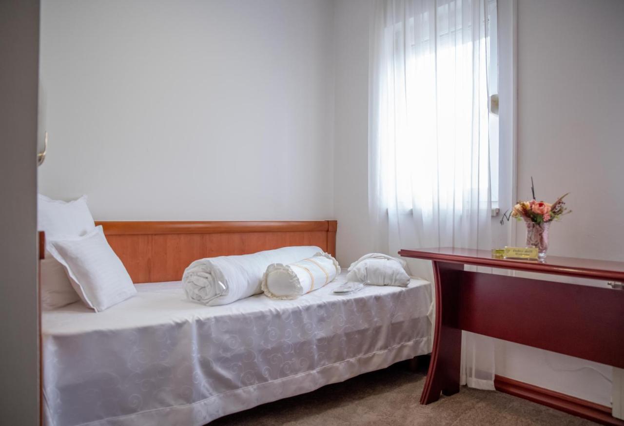 Hotel Integra Doboj Bagian luar foto